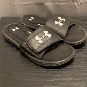 Men’s Under Armour black slip on sandals size 9